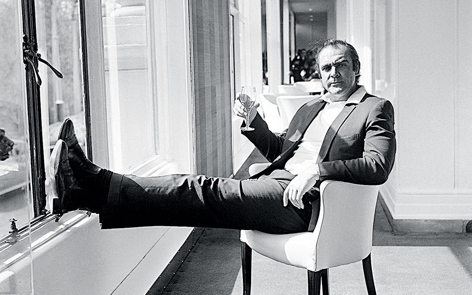 από-τον-μπρουτάλ-τζέιμς-μποντ-στον-ώρι-561141820