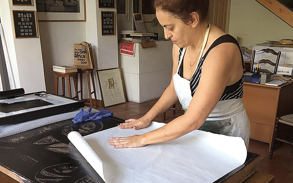 ο-επιτάφιος-αποκτά-νέα-ζωή-στη-νίκαι-561144088