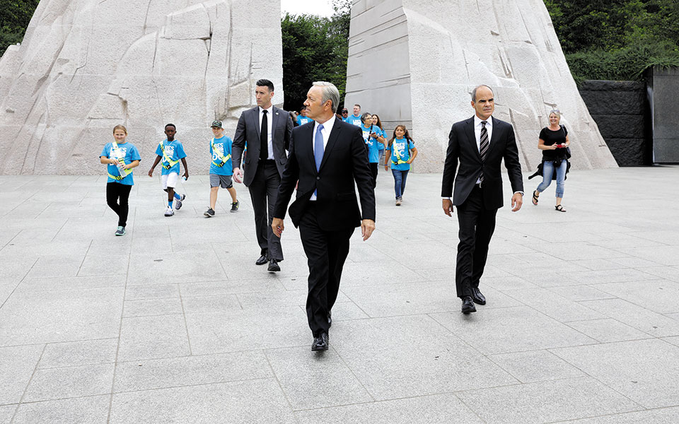 Στους διαδρόμους της τηλεοπτικής πολιτικής-1