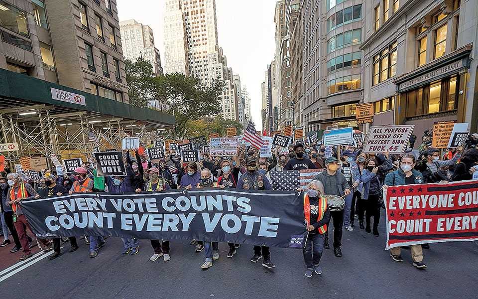 στενεύει-ο-κλοιός-για-τον-τραμπ-561146248