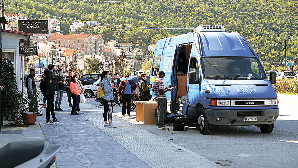Η Σάμος προσπαθεί να σταθεί στα πόδια της – Οδοιπορικό της «Κ» στο πληγωμένο νησί-1