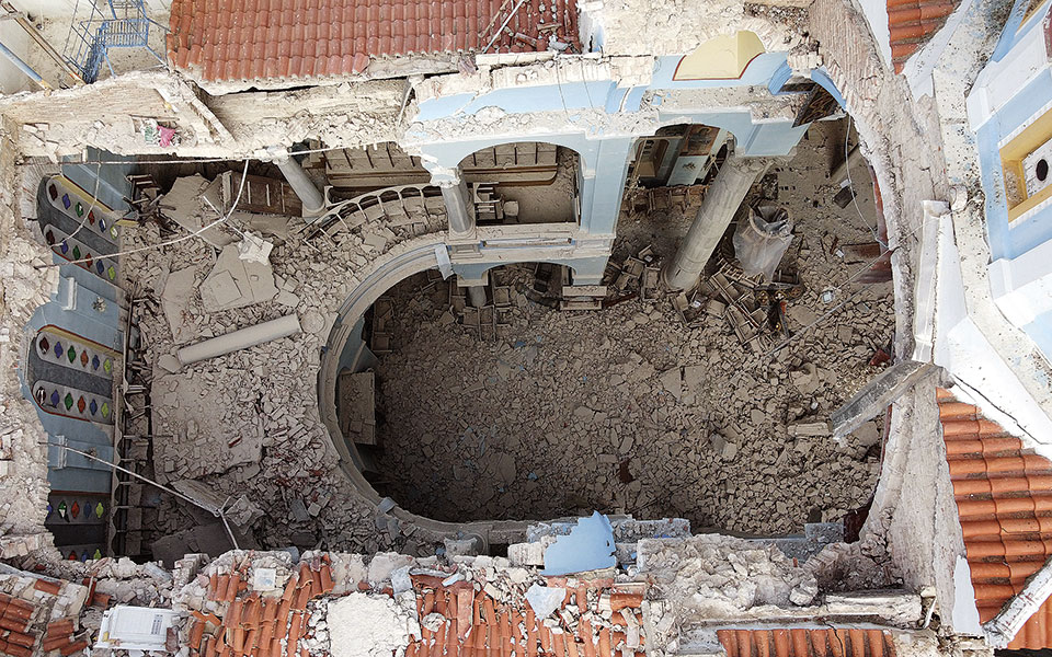 η-σάμος-προσπαθεί-να-σταθεί-στα-πόδια-τ-561148159