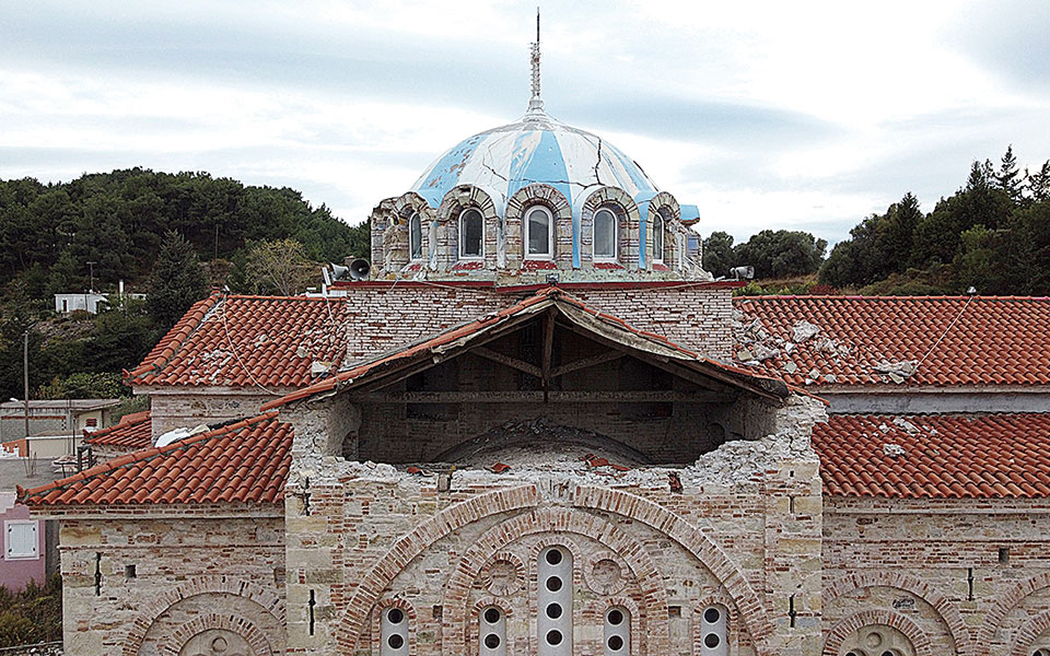 Η Σάμος προσπαθεί να σταθεί στα πόδια της – Οδοιπορικό της «Κ» στο πληγωμένο νησί-10