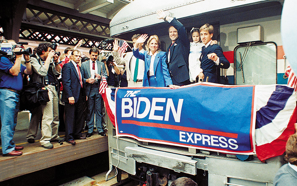 κανονικός-πρόεδρος-στο-οβάλ-γραφεί-561148903