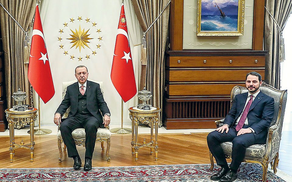 θυσίασε-τον-γαμπρό-του-ο-ερντογάν-561150859