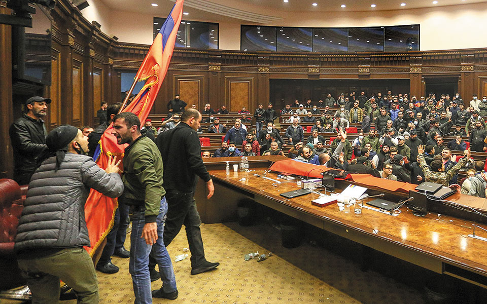 αγανάκτηση-στην-αρμενία-για-την-εκεχε-561152326