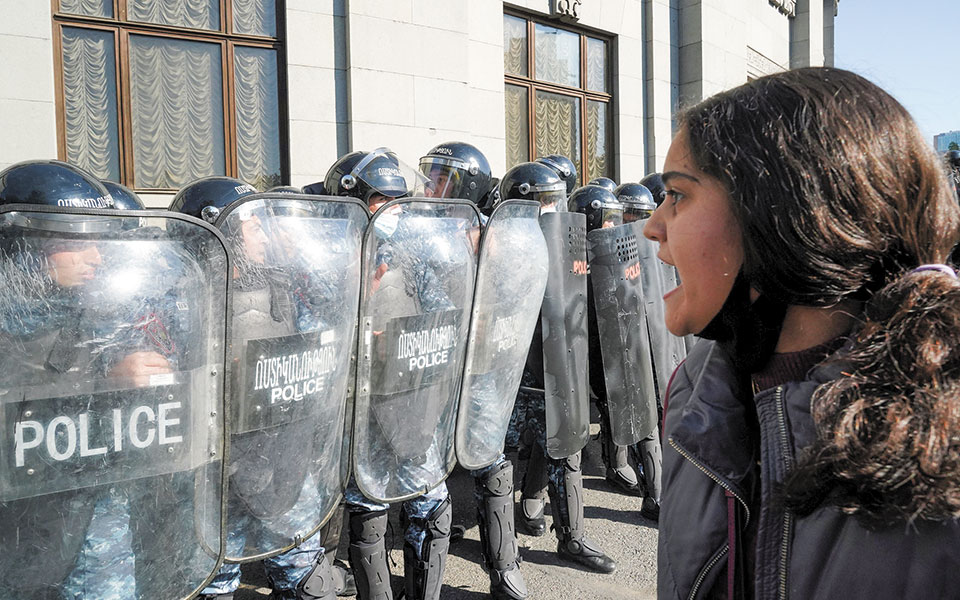 πανηγυρίζει-ο-ερντογάν-οργή-στην-αρμε-561153970