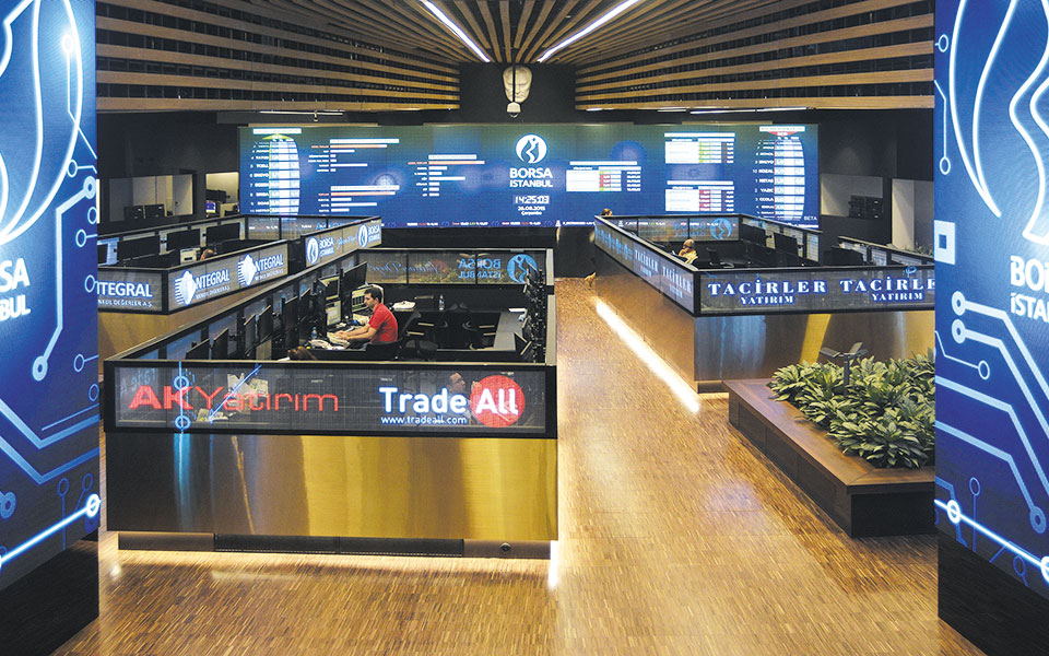 αιφνίδια-αλλαγή-στάσης-από-την-τράπεζ-561154177