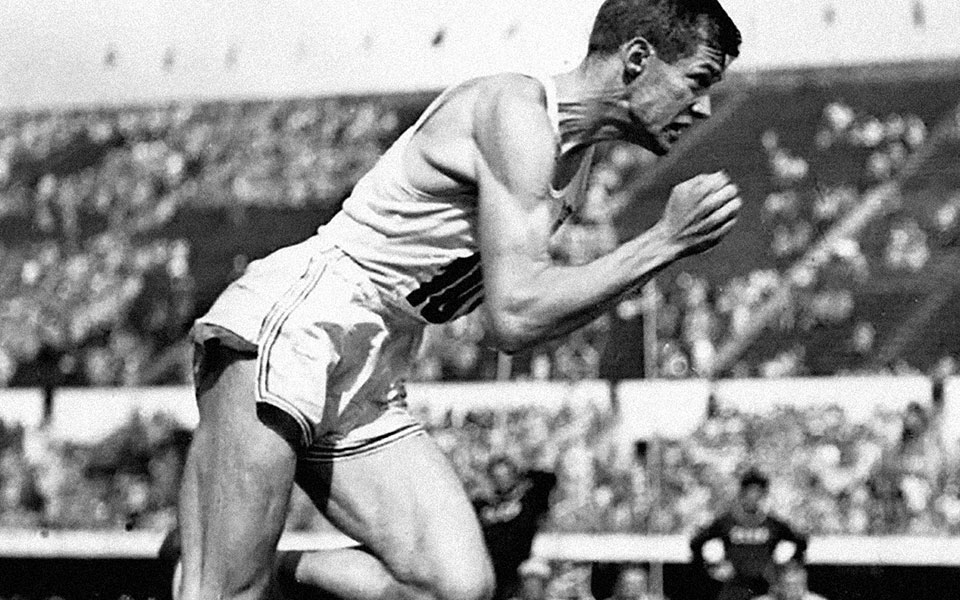 η-ξεχωριστή-ιστορία-του-τσάρλι-μουρ-πο-561155746