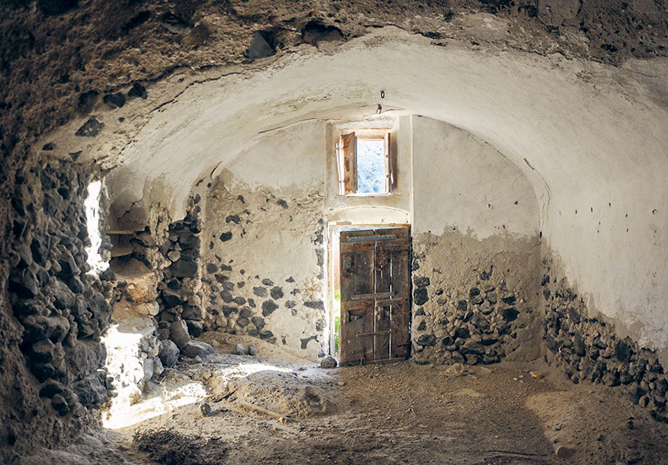 Ανακαλύπτοντας τα μυστικά και την ανέγγιχτη μαγεία της Θηρασιάς-2