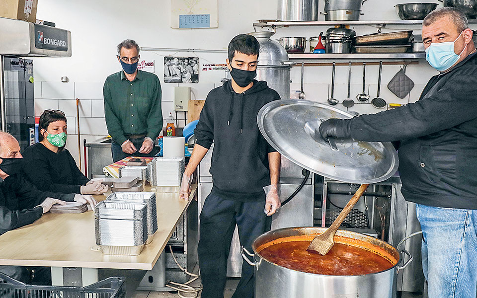 το-κύμα-αλληλεγγύης-γέμισε-και-φέτος-τ-561158098