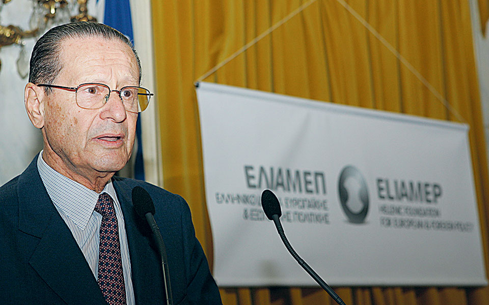 θεόδωρος-παπαλεξόπουλος-εφυγε-ένα-561157852