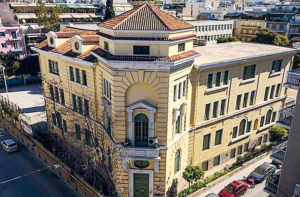 Κώστας Πράπογλου: ο επιμελητής που κάνει την τέχνη να «ανθίζει» μέσα στην πόλη-1