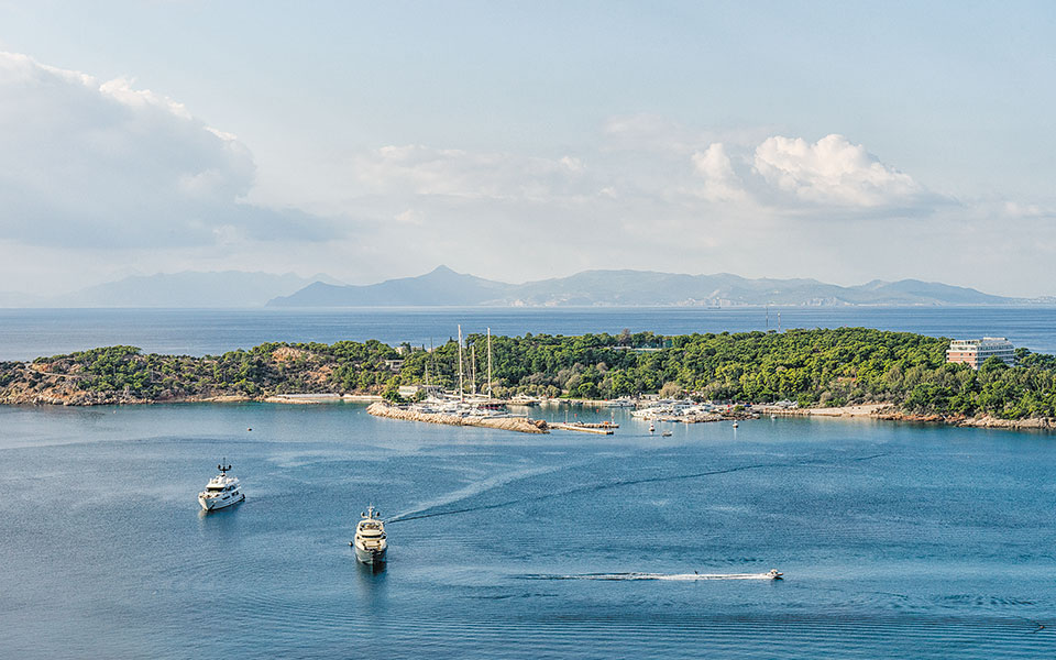 βουλιαγμένη-ένα-πρωινό-στον-λόφο-της-φ-561163018