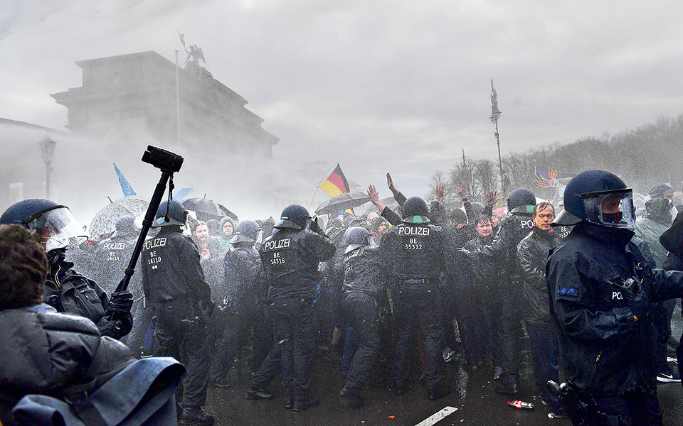 δυσαρέσκεια-για-τα-μέτρα-στη-γερμανία-561163759