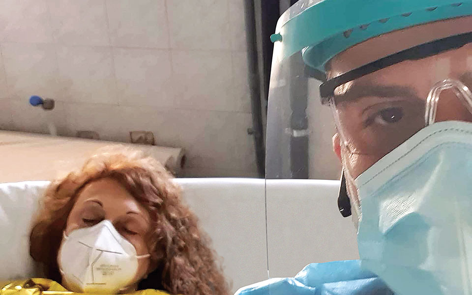 τώρα-νοσηλεύουμε-και-40άρηδες-561166099