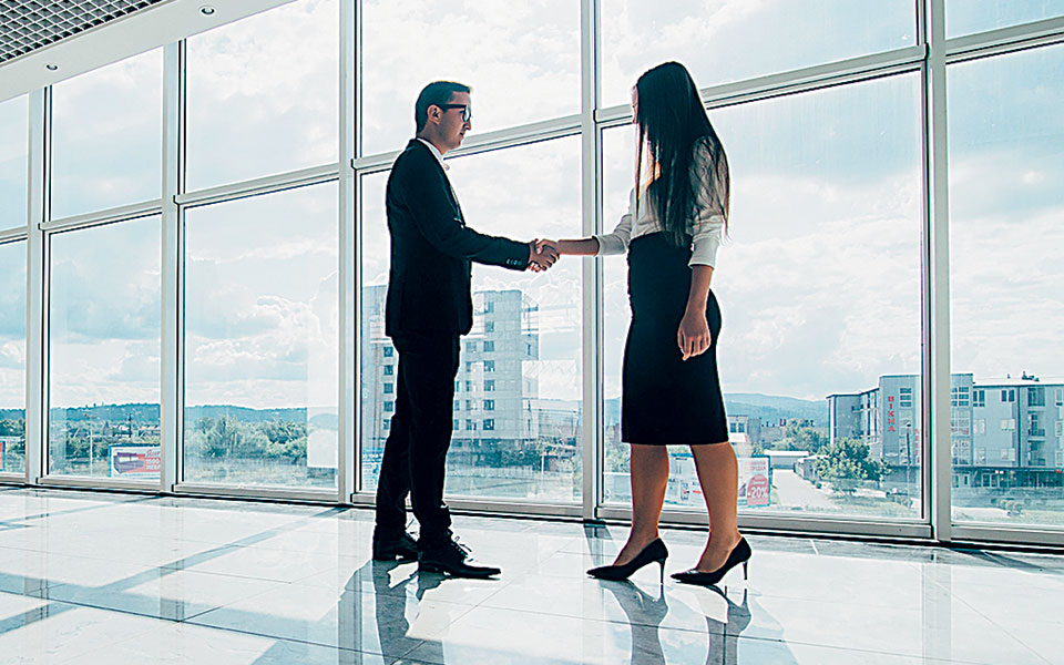 πιο-πολλές-γυναίκες-σε-δ-σ-γερμανικών-ε-561171244