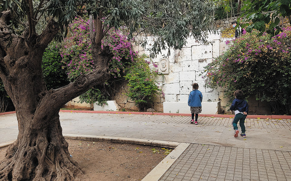 Μια βόλτα από τη Δεξαμενή στον Λυκαβηττό-4