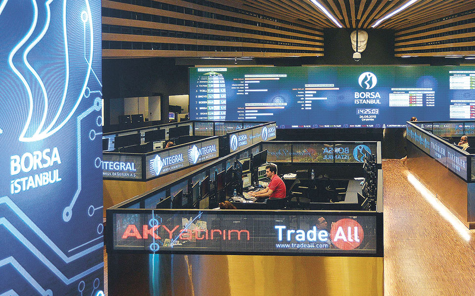 σε-κινούμενη-άμμο-βαδίζει-το-νέο-οικον-561175753