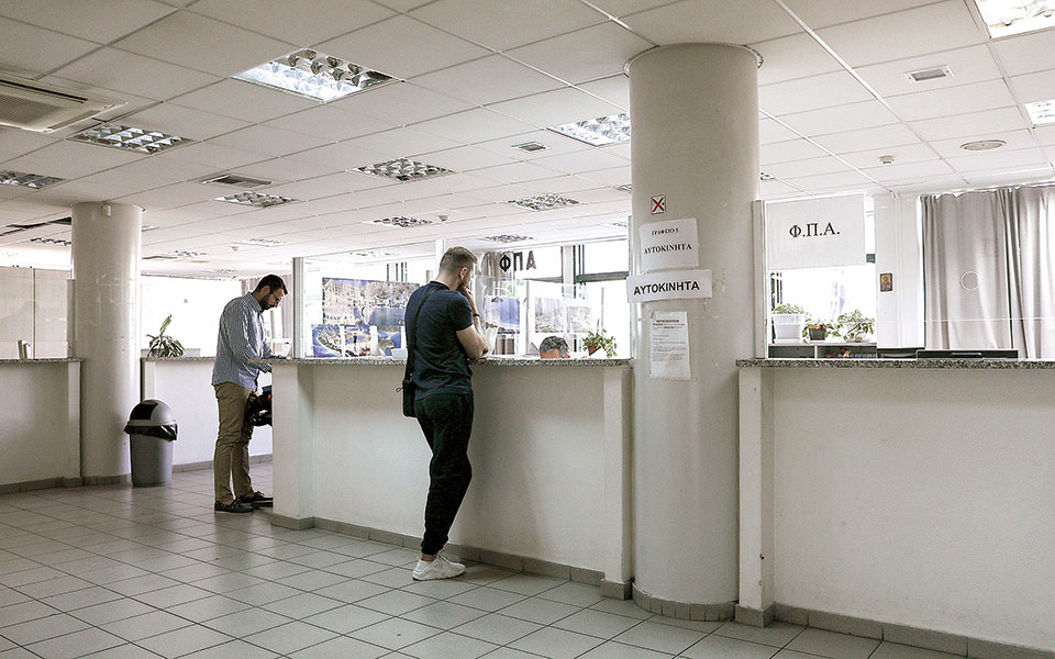 σε-ημιαργία-το-δημόσιο-λόγω-πανδημίας-561175594