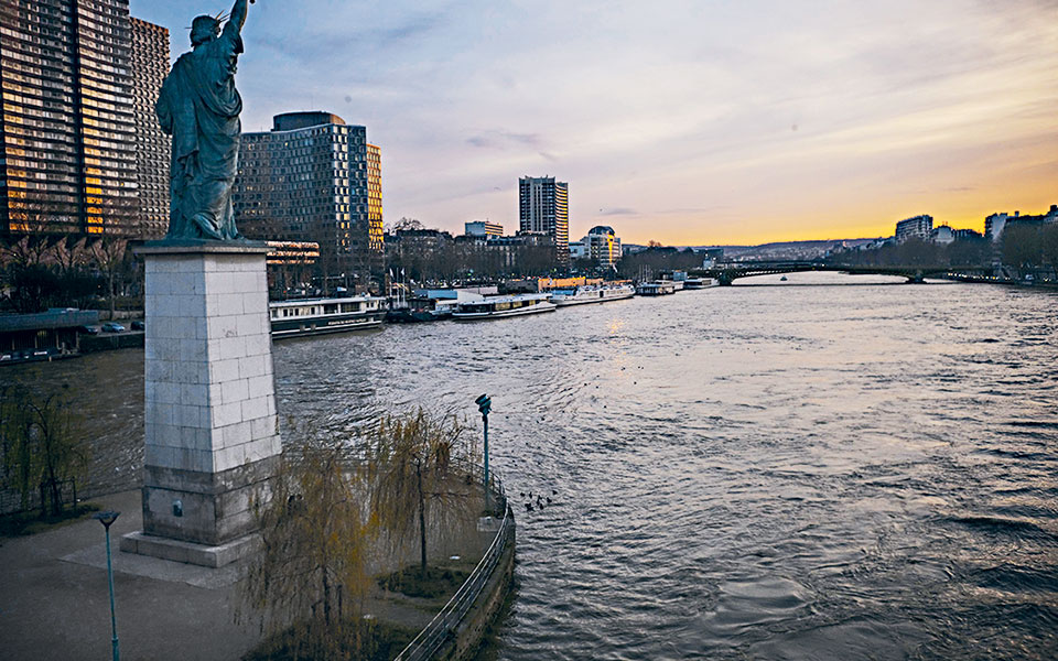 Μάρω Πρεβελάκη, γράμμα από το Παρίσι: η εκπνοή ενός διαφορετικού Νοέμβρη-1