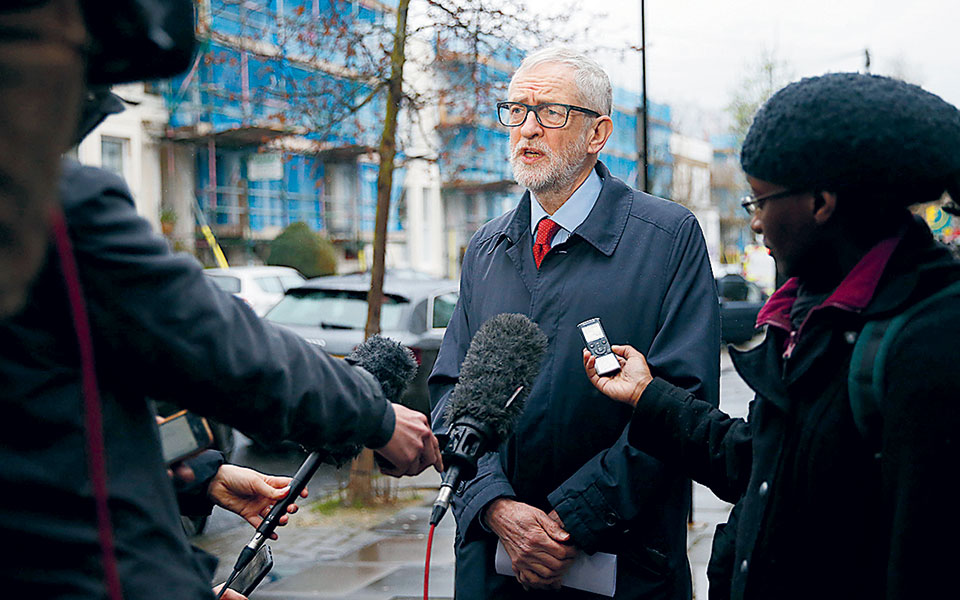 νομική-προσφυγή-καταθέτει-ο-κόρμπιν-γ-561176692