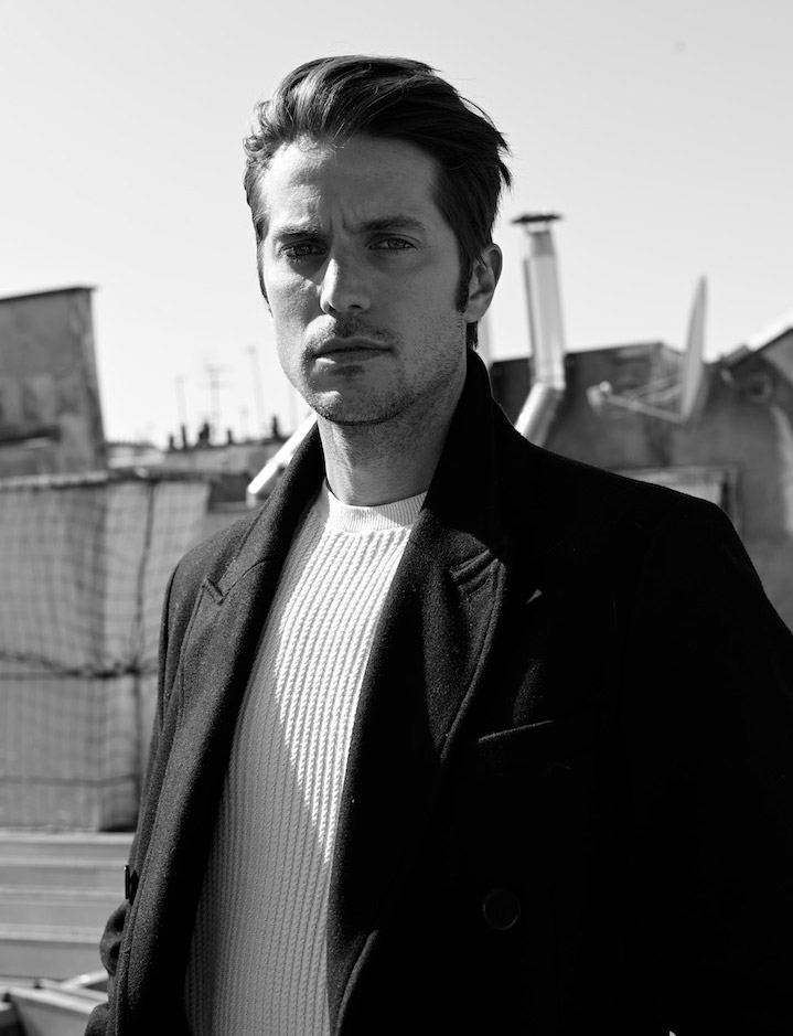 Lucas Bravo, πώς νιώθεις που σε συζητάει ένας ολόκληρος πλανήτης;-3