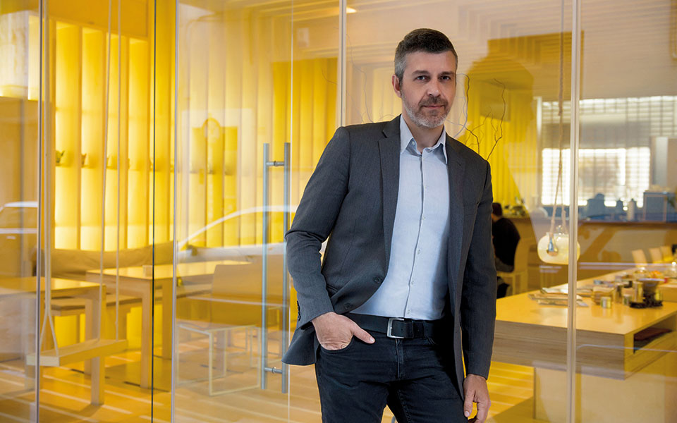 διεθνής-αντιστάρ-και-έλληνας-561150340