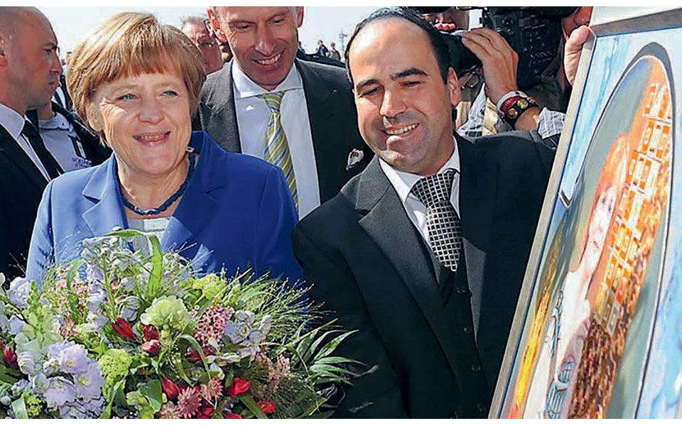 ο-έλληνας-που-παρήγγειλε-το-ομοίωμα-τη-561157696