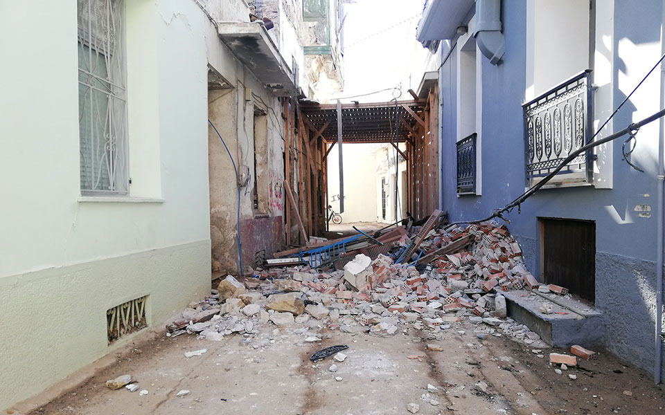 σάμος-κοντέινερ-για-φιλοξενία-σεισμο-561143665