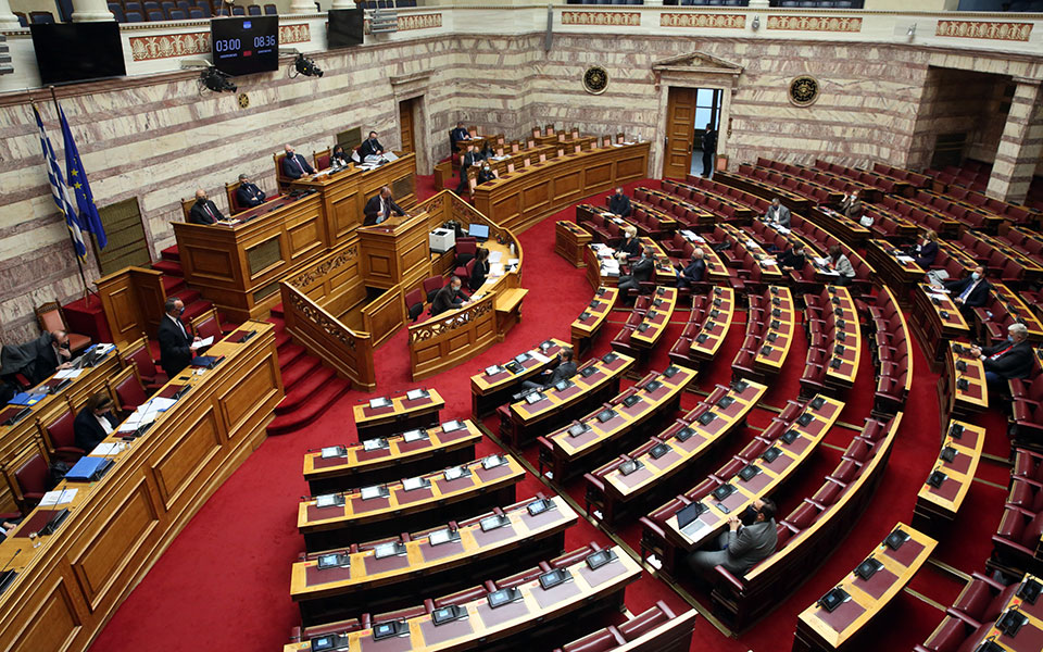 πρώτη-σύγκρουση-στην-επιτροπή-βουλής-561172030