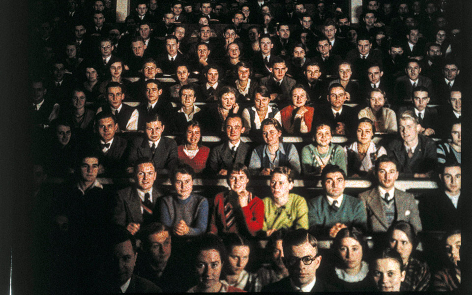 σκοτεινές-αίθουσες-561152839