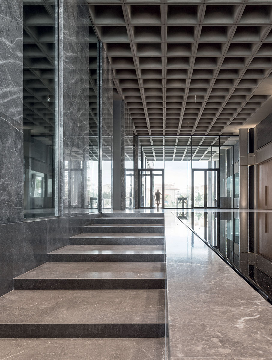 Διεθνής, αντιστάρ και Έλληνας-6