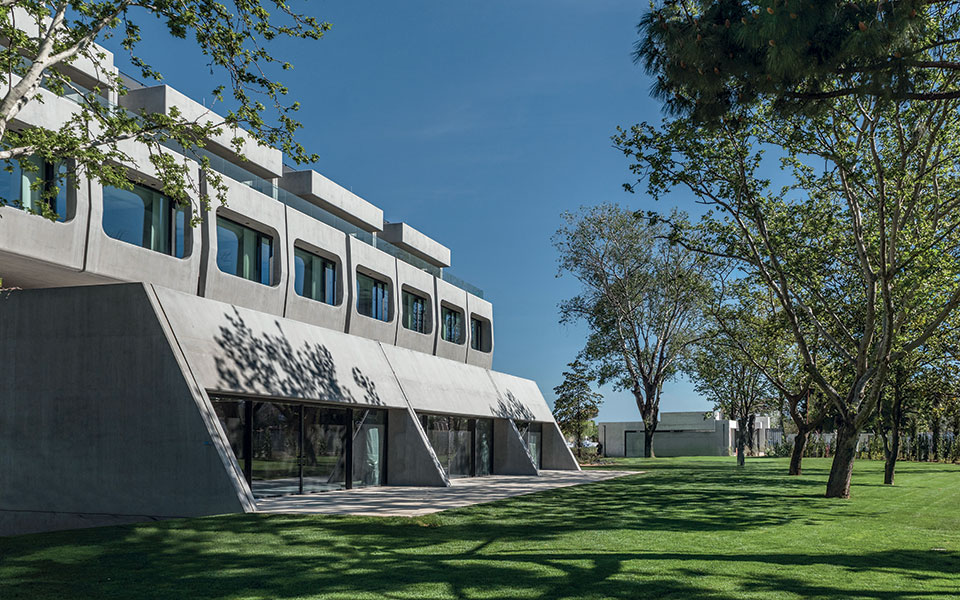 Διεθνής, αντιστάρ και Έλληνας-3