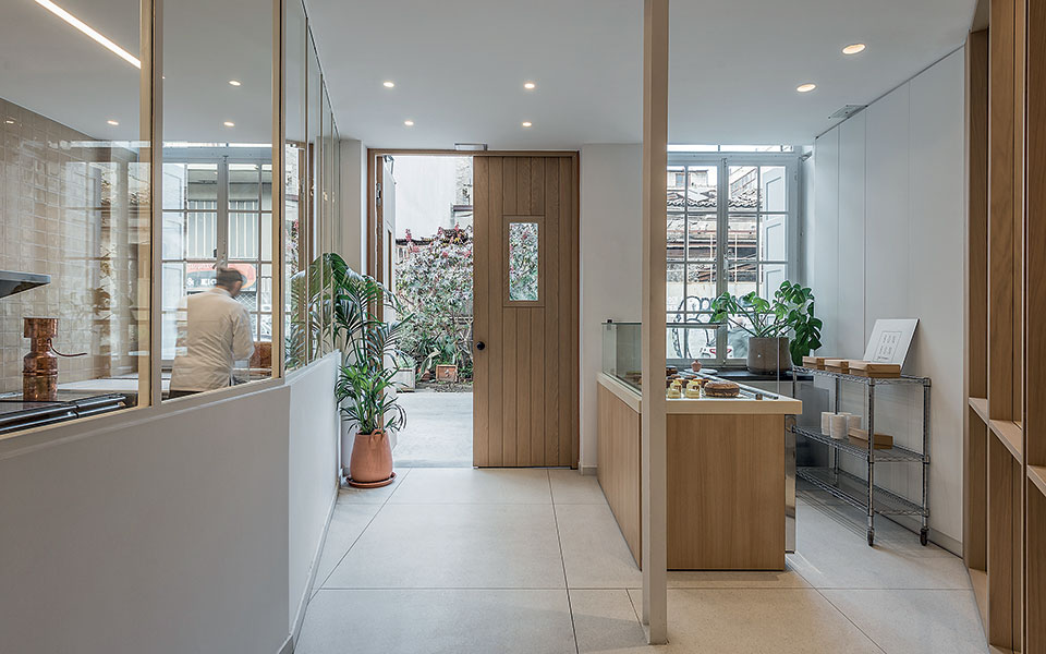 και-παϊδάκια-και-νουγκατίνα-561140770