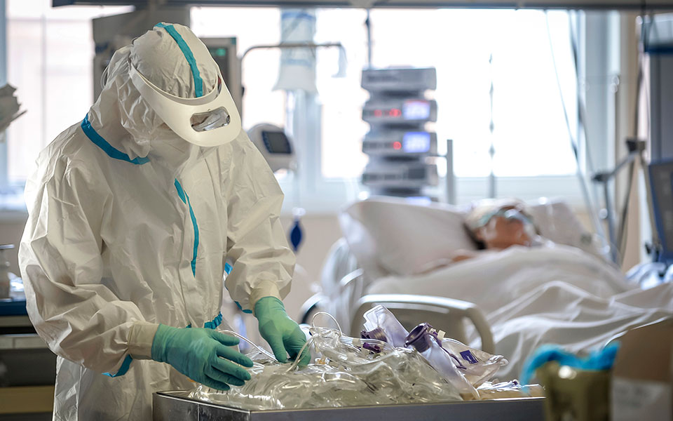 ιταλία-πάνω-από-300-θάνατοι-σε-24-ώρες-για-π-561142861