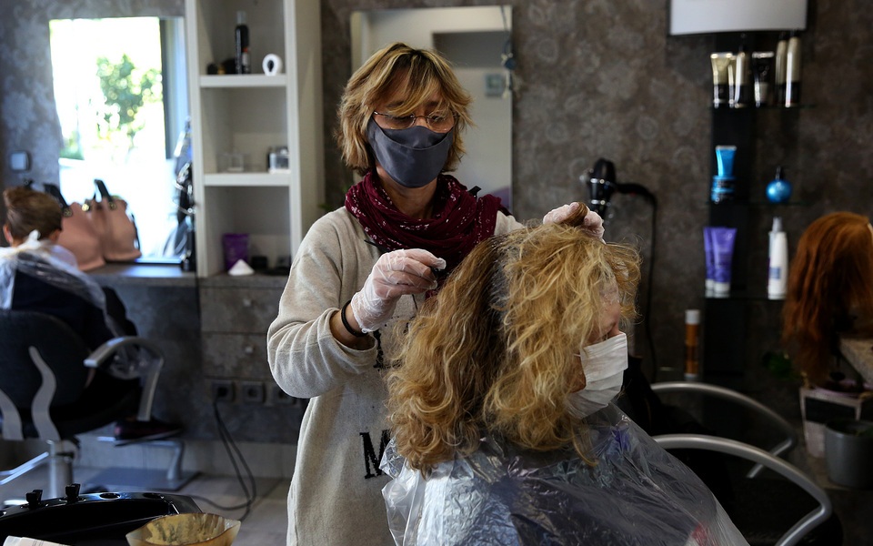 κομμωτήρια-ανοικτά-για-μαλλί-και-για-561149506