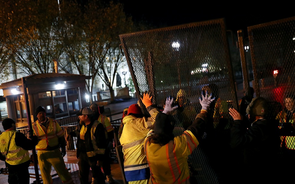 Τείχος προστασίας γύρω από τον Λευκό Οίκο (εικόνες)-2