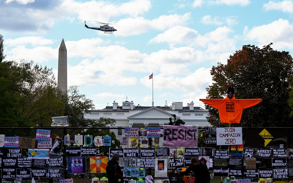 Τείχος προστασίας γύρω από τον Λευκό Οίκο (εικόνες)-4