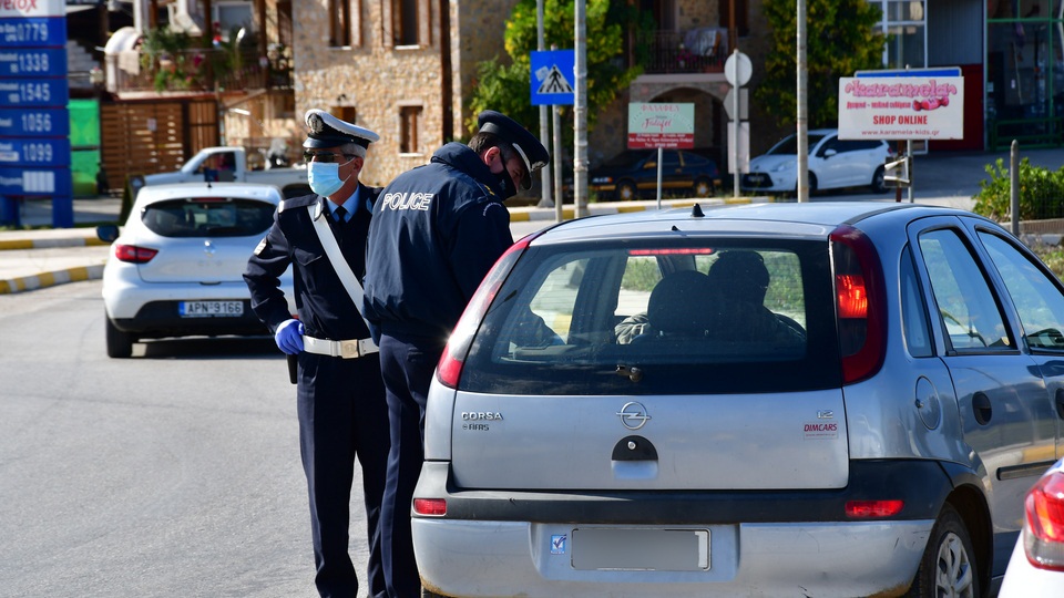 σύλληψη-14-αρνητών-των-μέτρων-στην-πλ-συ-561149554