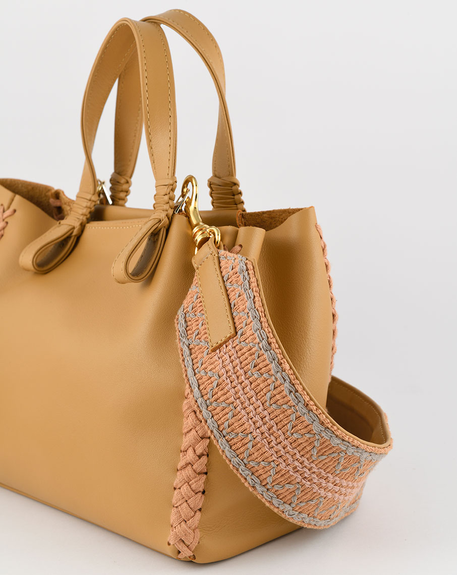 Callista Crafts: «Η Βιτρίνα της Κριεζώτου. Ένας καλλιτέχνης προτείνει»-1