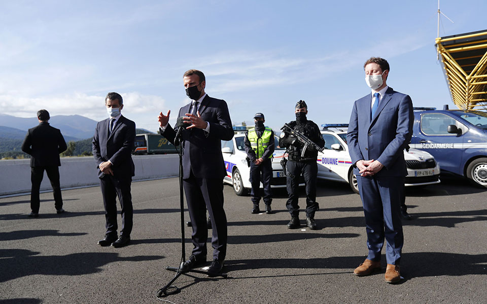 μακρόν-διπλασιασμός-των-δυνάμεων-στα-561145759