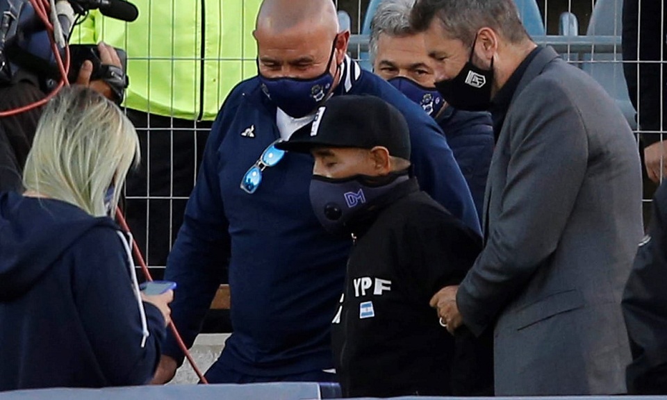 στο-νοσοκομείο-ο-ντιέγκο-μαραντόνα-561141772