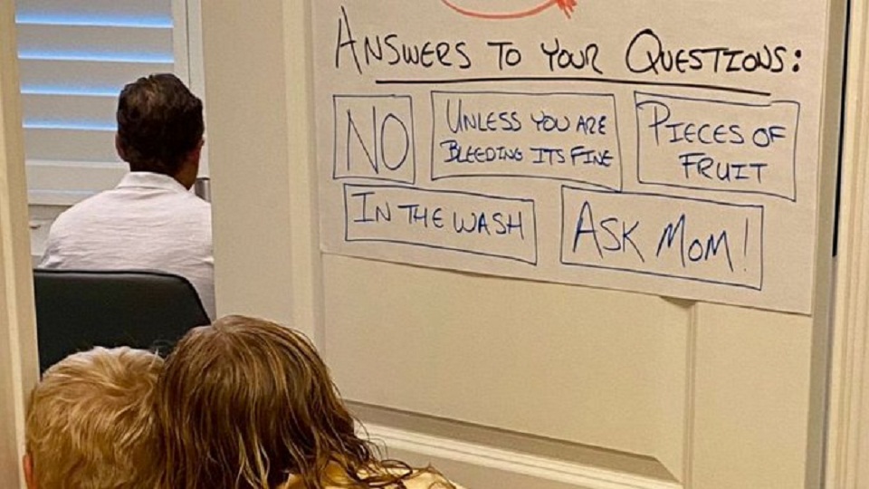 ο-πεντάλογος-του-πατέρα-σε-τηλεργασία-561150079