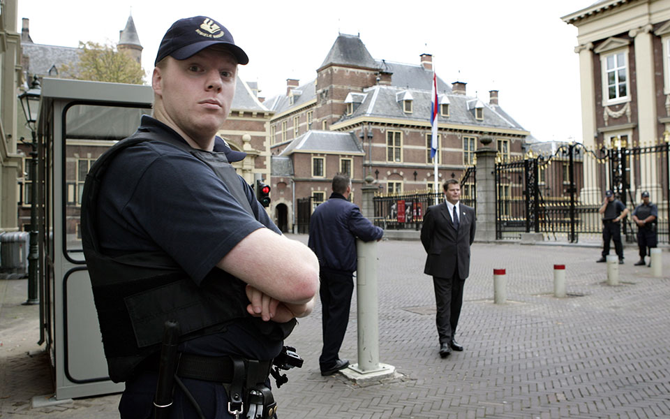 ολλανδία-γάζωσαν-με-σφαίρες-την-πρεσβ-561154255