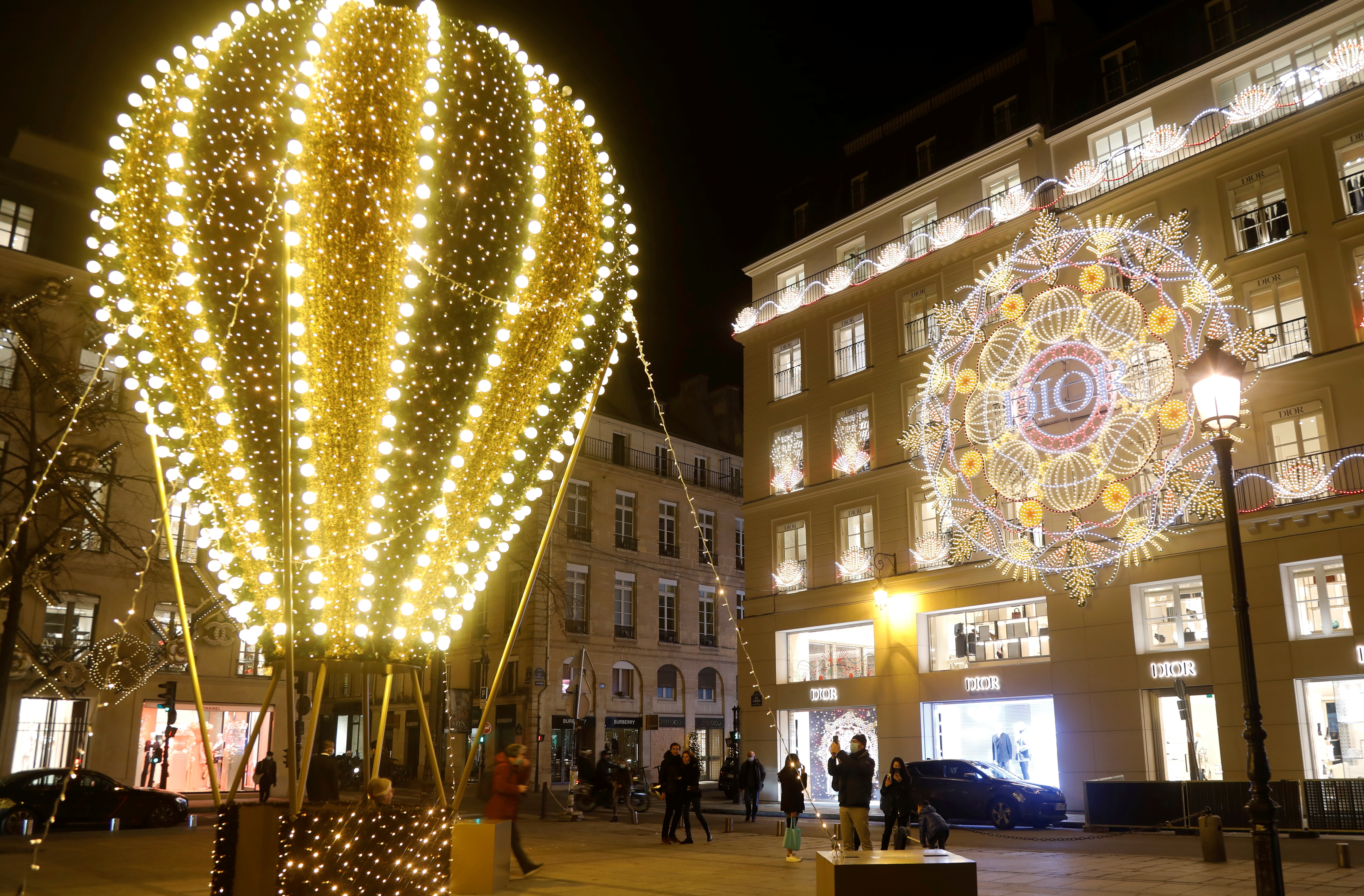 Ευρώπη: Χριστούγεννα χωρίς σκι και με οικογενειακές φούσκες φέτος-1