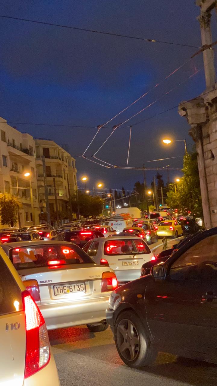 Κυκλοφοριακό χάος στους δρόμους λίγο πριν το lockdown-3