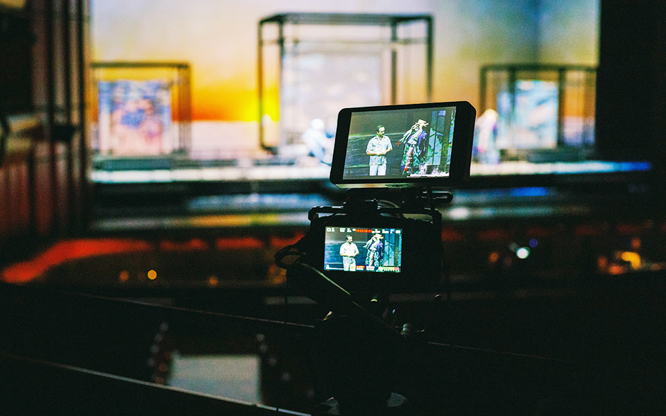 πρεμιέρα-για-την-ψηφιακή-σκηνή-της-ελσ-561161398