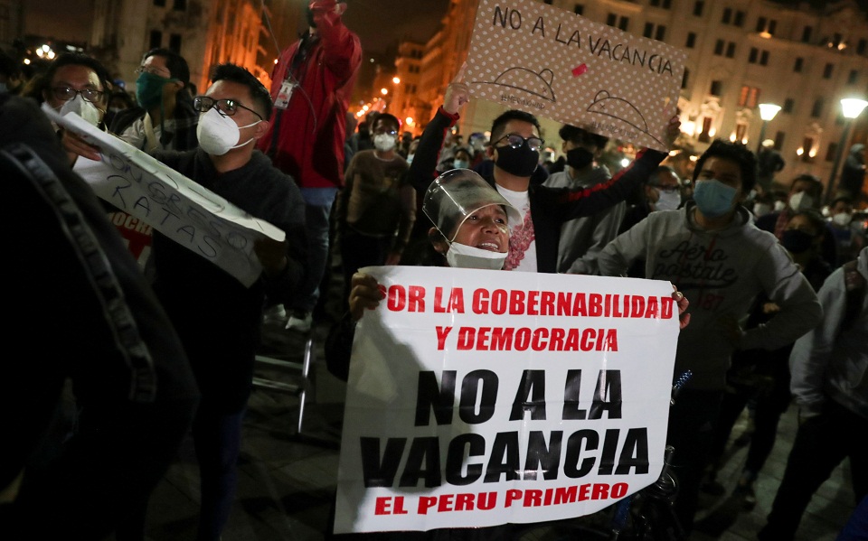 Έκπτωτος λόγω διαφθοράς κηρύχθηκε ο πρόεδρος του Περού-1