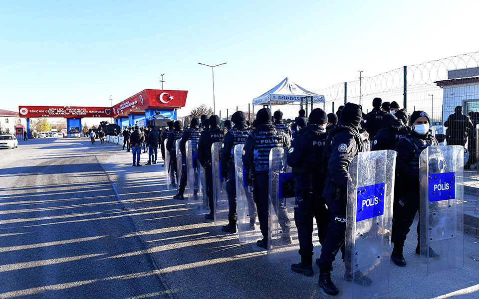 τουρκία-ισόβια-κάθειρξη-σε-εκατοντάδ-561175042